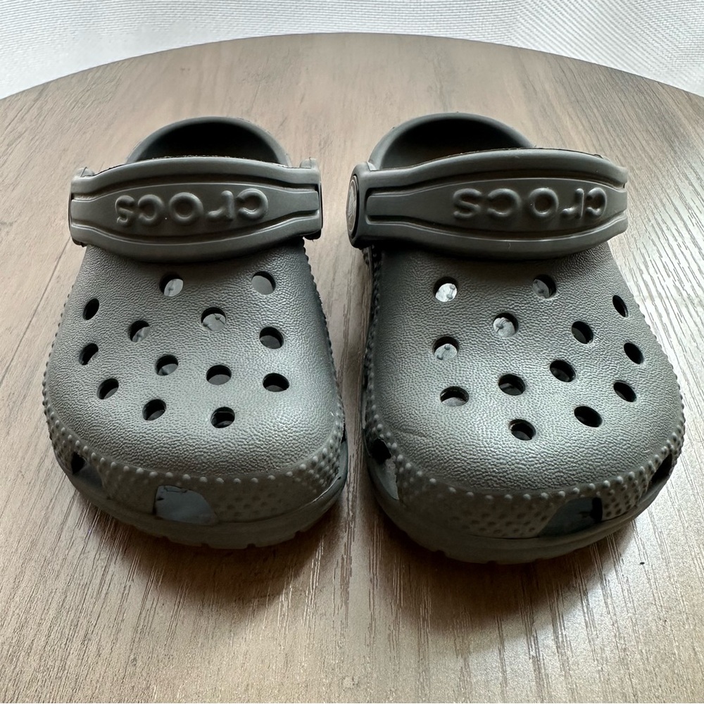 CROCS Kids Classic Clog in Charcoal Gray